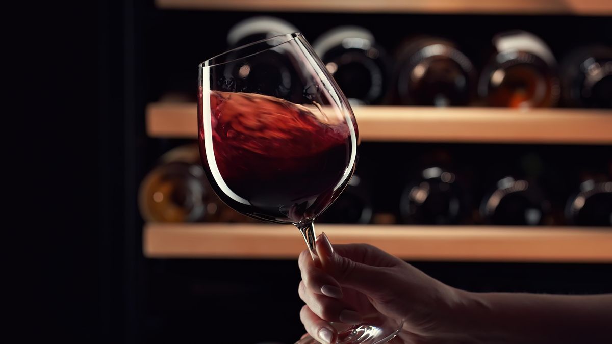 „Svatokrádež.“ Sabotér nechal víno za miliony vytéct na podlahu